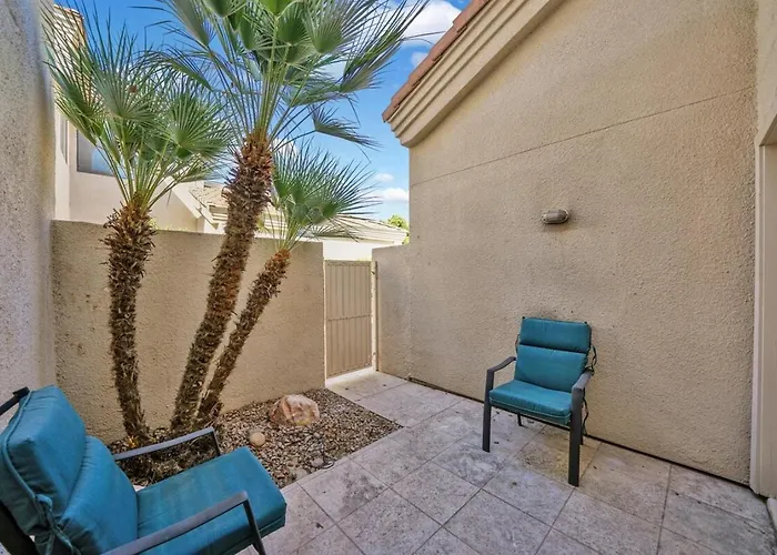 Waterfront 1st Flr, Gated, 2 Bd Office, Trail Holiday home *