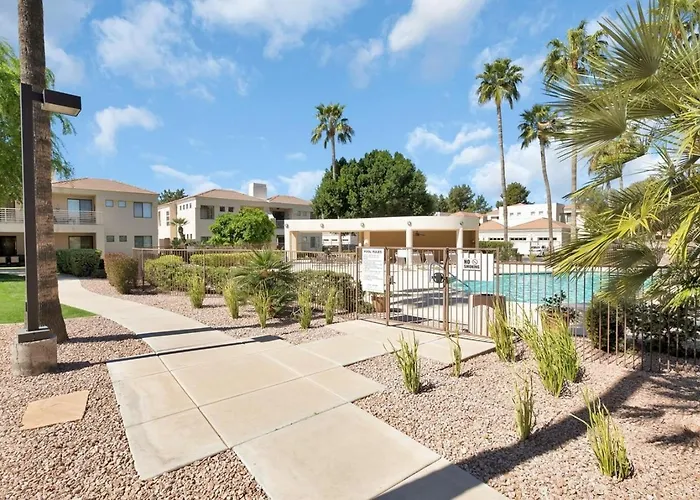 Waterfront 1st Flr, Gated, 2 Bd Office, Trail Holiday home *