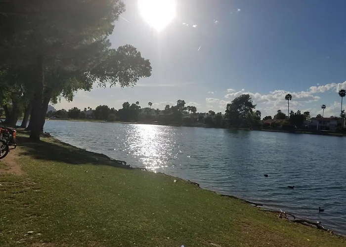 Waterfront 1st Flr, Gated, 2 Bd Office, Trail Holiday home *