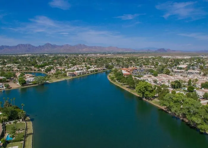 Waterfront 1st Flr, Gated, 2 Bd Office, Trail Holiday home *