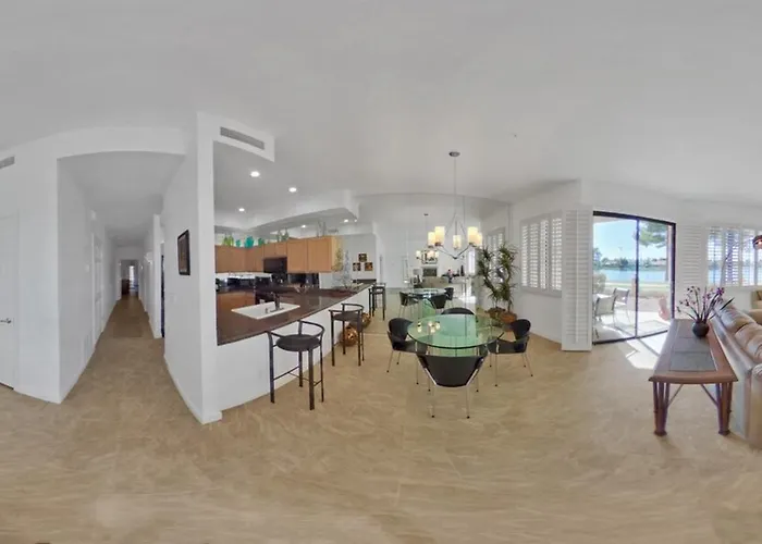Holiday home Waterfront 1st Flr, Gated, 2 Bd Office, Trail Scottsdale